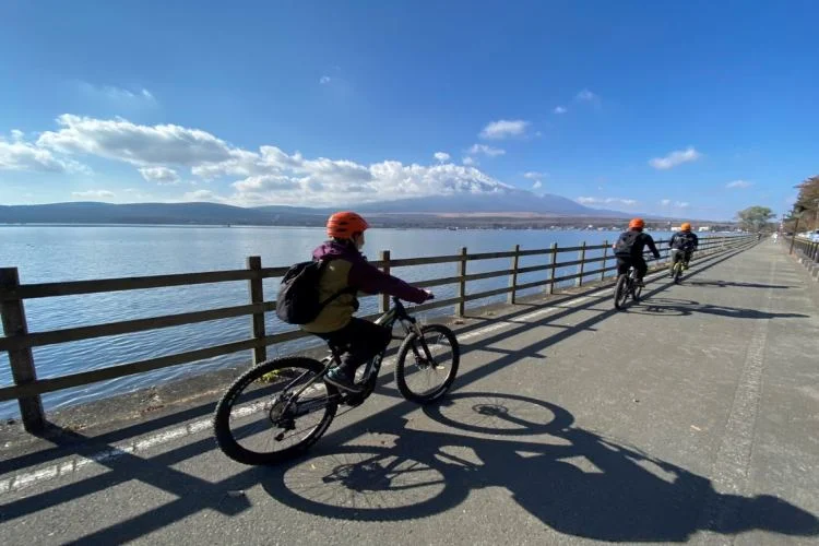 河口湖をサイクリング